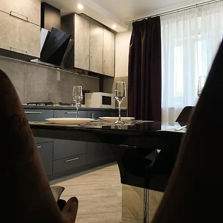 Helen: Стильні Апартаменти в Центрі Біля Корпусного Саду Poltava Exterior photo