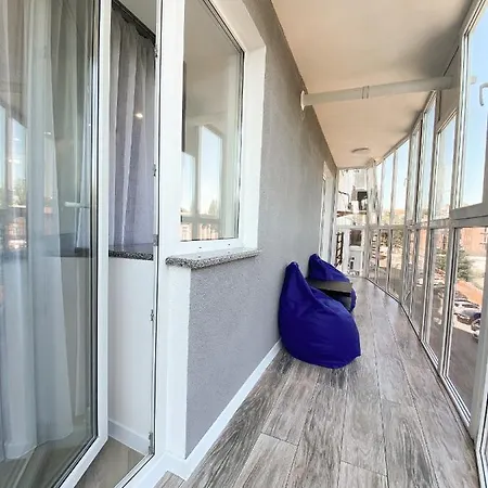 Helen: Стильні Апартаменти в Центрі Біля Корпусного Саду Poltava Room photo