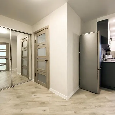 Helen: Стильні Апартаменти в Центрі Біля Корпусного Саду Poltava Room photo