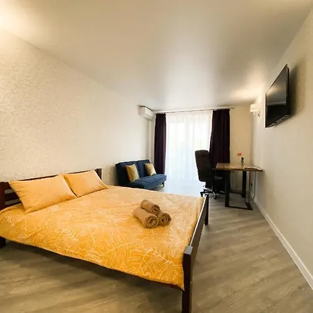 Helen: Стильні Апартаменти в Центрі Біля Корпусного Саду Poltava Room photo