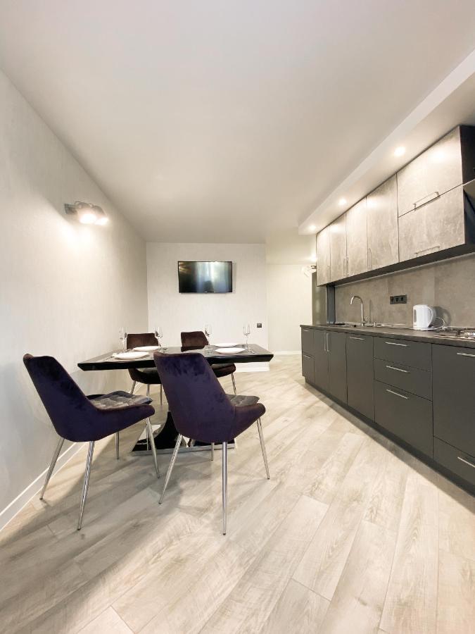Apartment Helen: стильні в центрі біля корпусного саду *