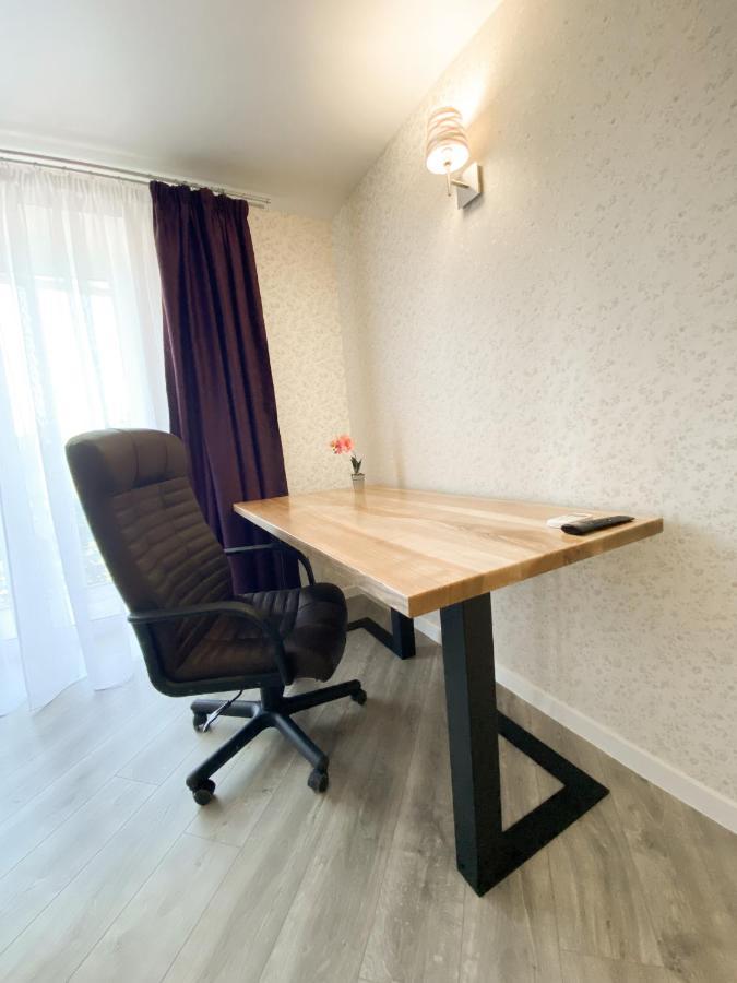 Apartment Helen: стильні в центрі біля корпусного саду Poltava