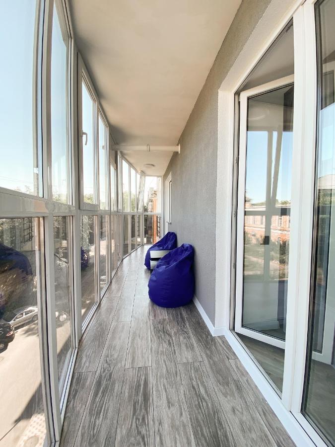 Helen: стильні в центрі біля корпусного саду Apartment Poltava