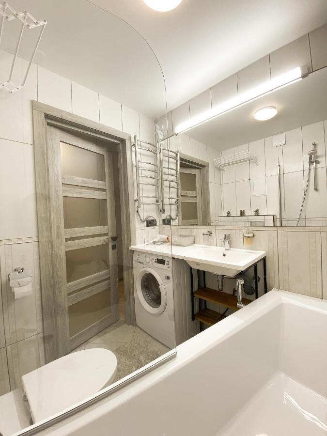 Helen: стильні в центрі біля корпусного саду Apartment